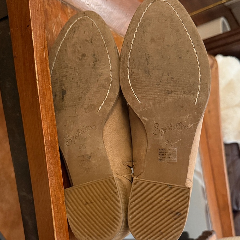 Seychelles Ruffle Tan Ankle Booties - Picture 8 of 9